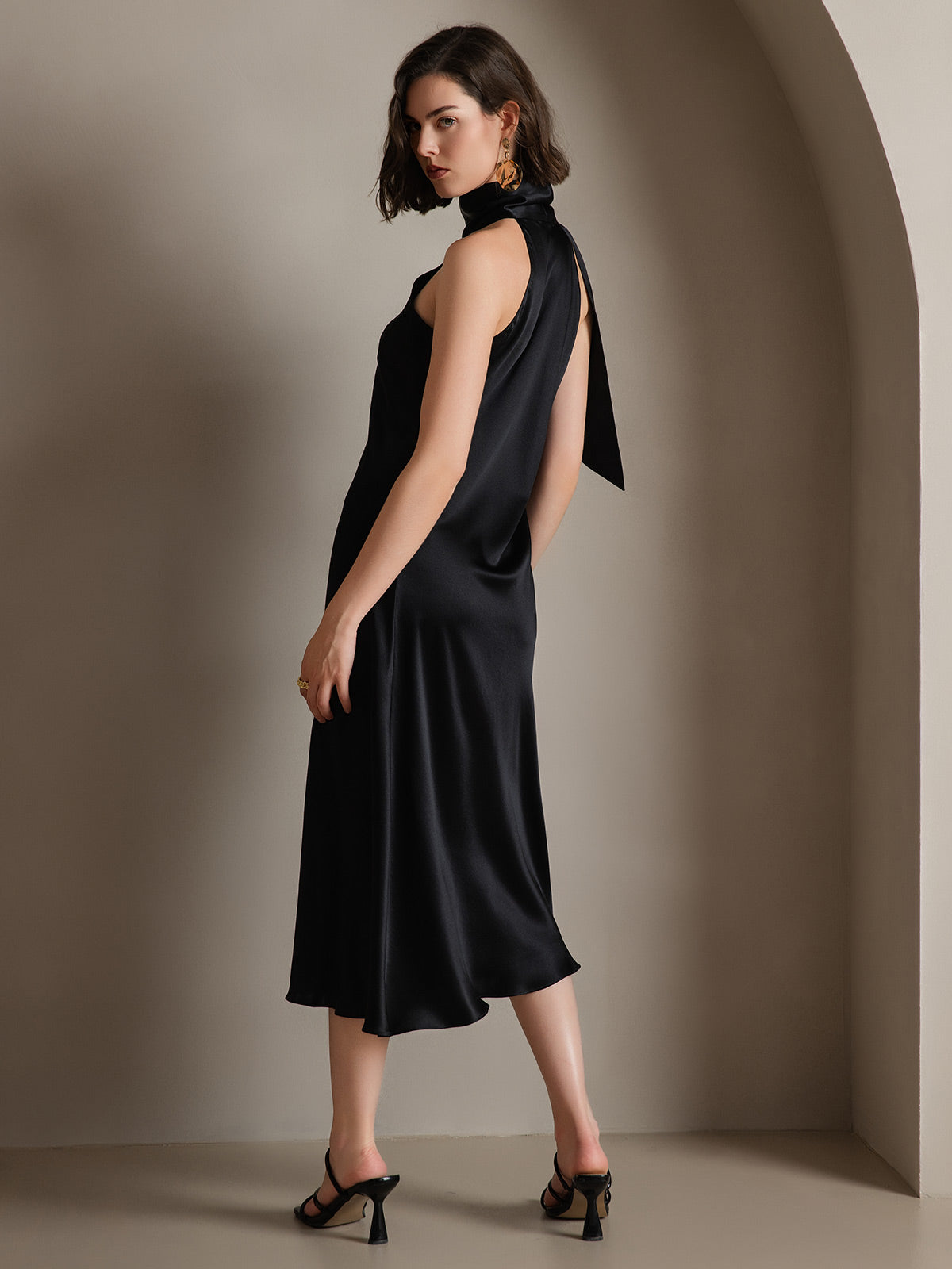 SilkSilky-IT 19Momme Seta Senza maniche Nodo al collo Vestiti da donna Nero 002