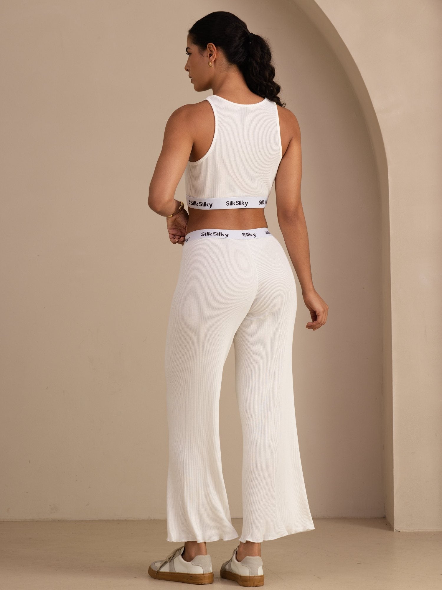 [Bianco] SilkSilky-IT Sleeveless Crew Neck Women's Outfit Sets 002