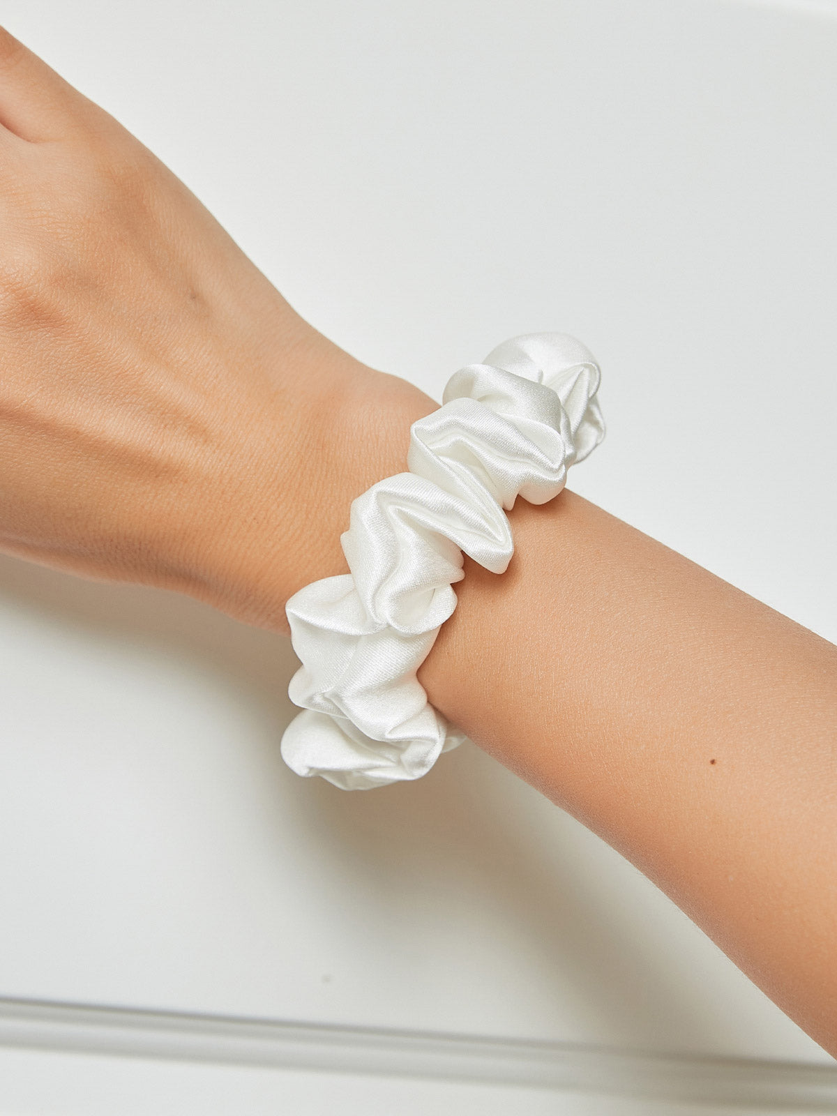 [Bianco] SilkSilky-IT 19Momme Seta pura Scrunchie 001