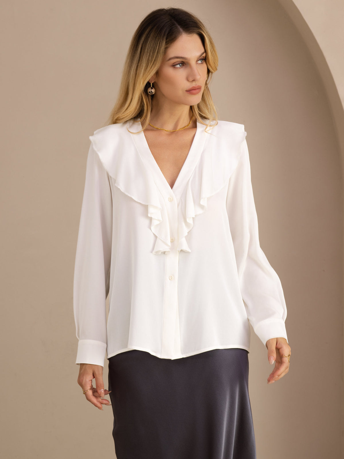 [Bianco] SilkSilky-IT Long Sleeve Deep V Neck Bluse 001