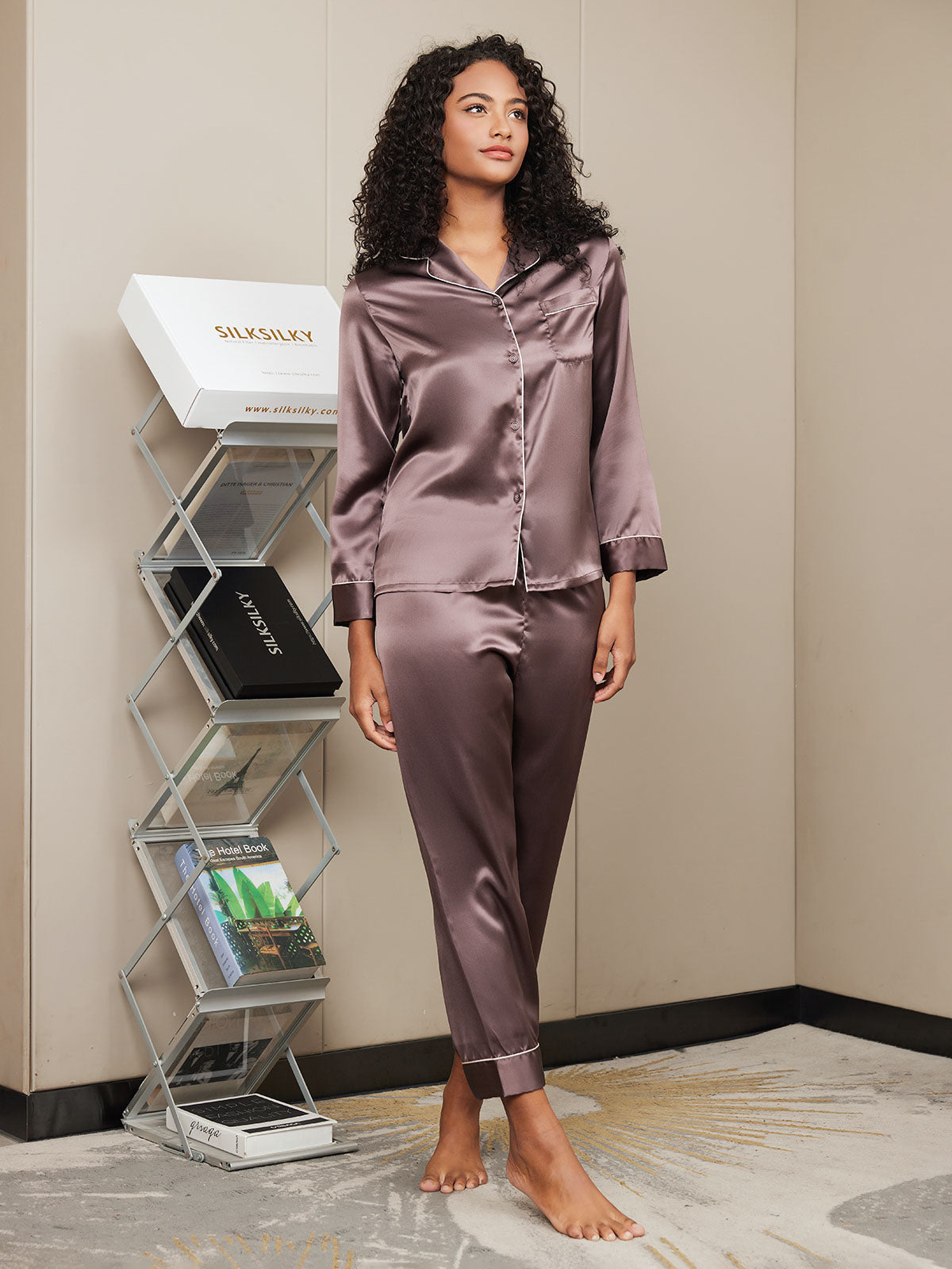 SilkSilky-IT Seta pura Manica lunga Collo risvolto dentellato Pigiami da donna Caffè 005