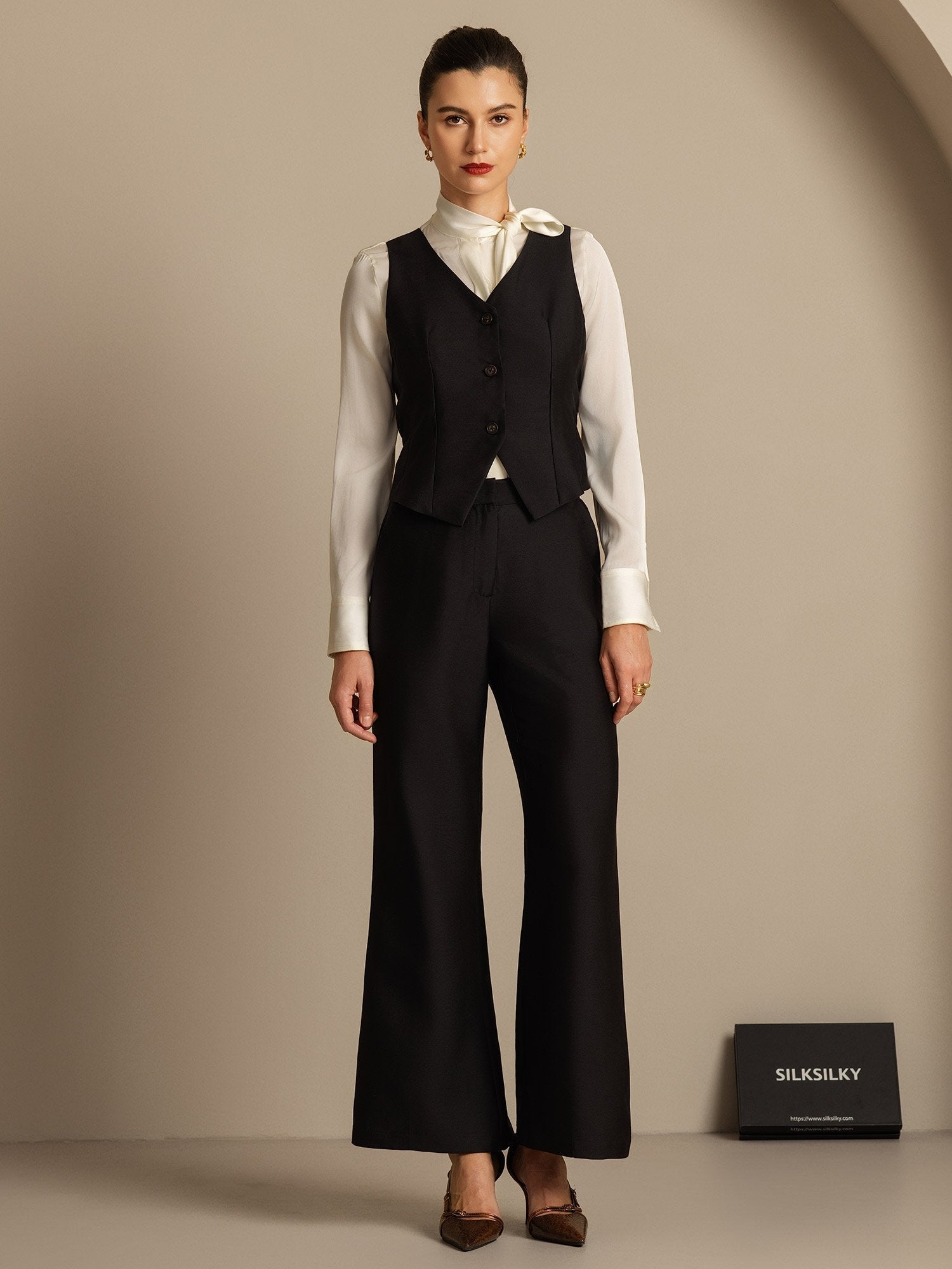 [Nero] SilkSilky-IT 32Momme Seta Womens Vest 003,