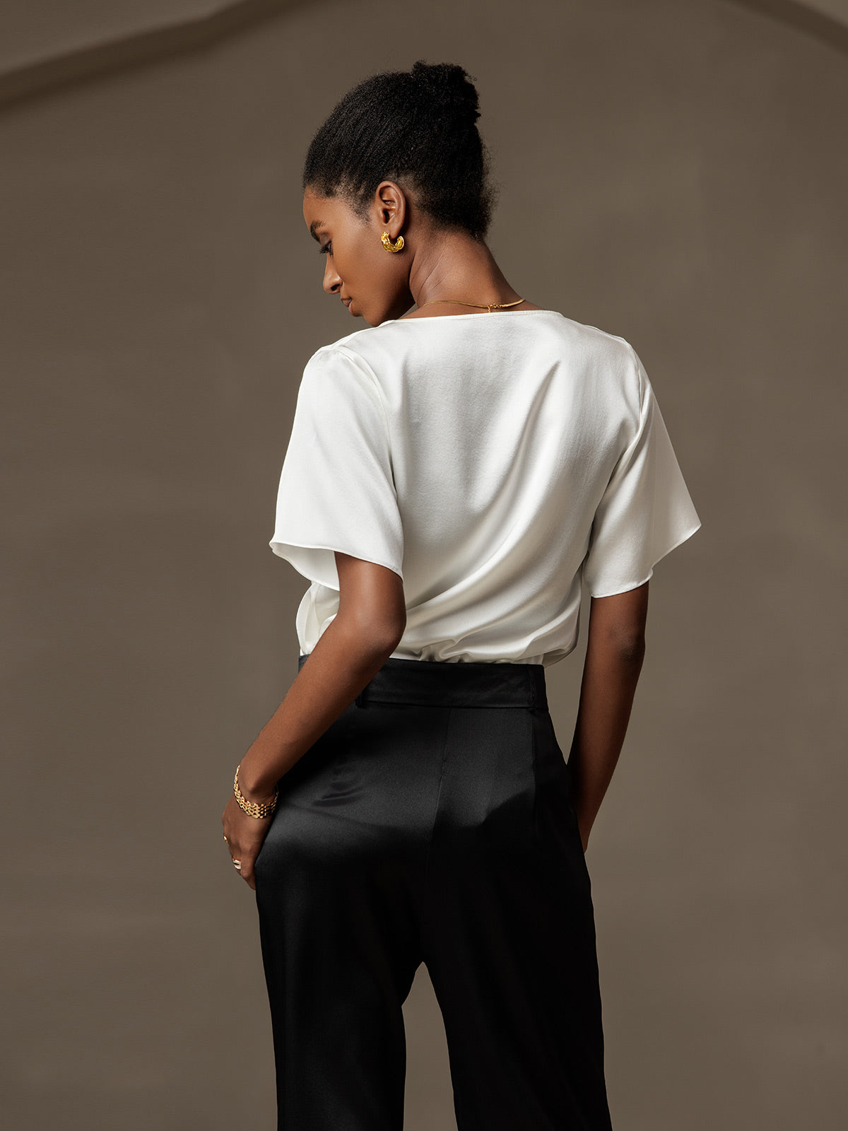 [Bianco] SilkSilky-IT Short Sleeve Cowl Neck Bluse 002