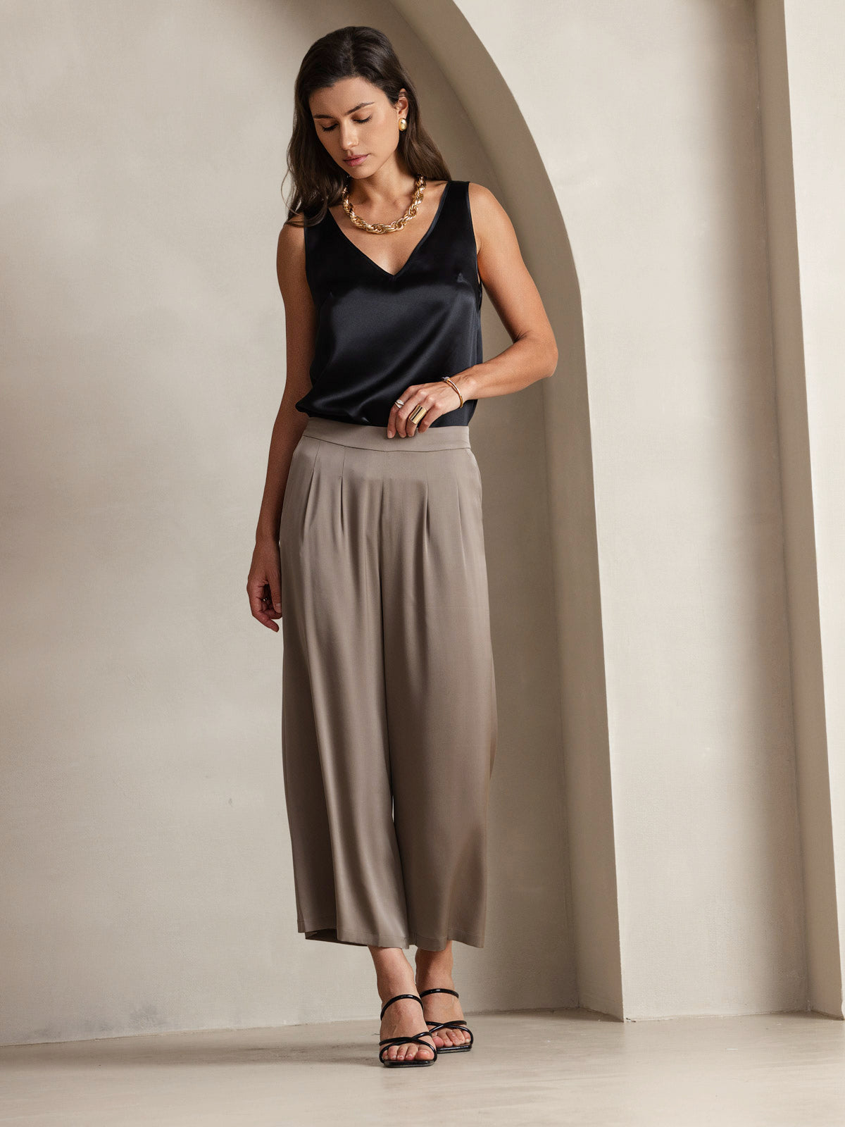 [Nero] SilkSilky-IT 19Momme Seta Collo a V Cami 010