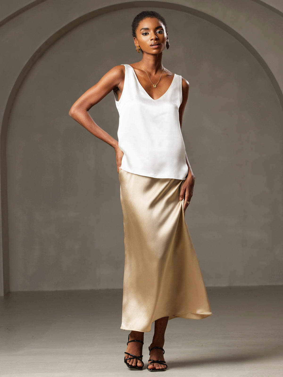 [Bianco] SilkSilky-IT Sleeveless V Neck Cami 002