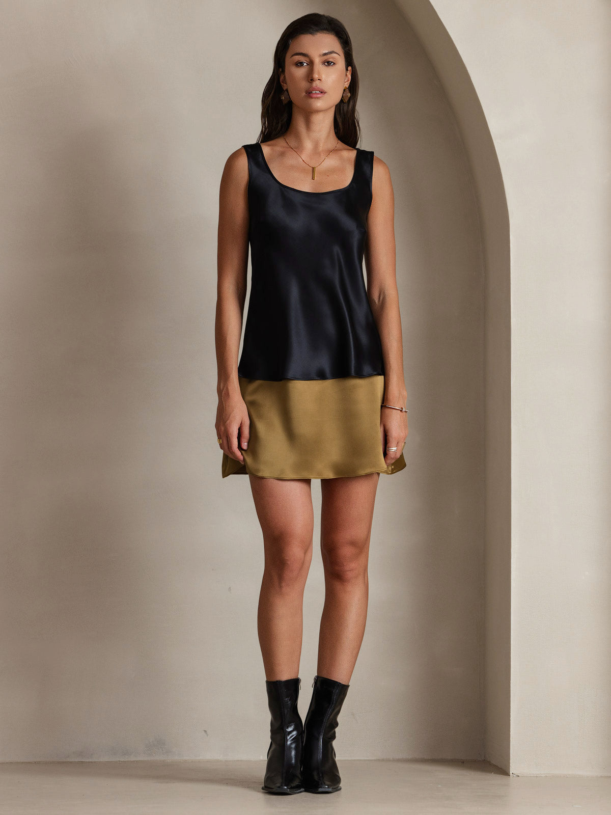 [Nero] SilkSilky-IT 19Momme Senza maniche Scollo A Coppa Cami 001