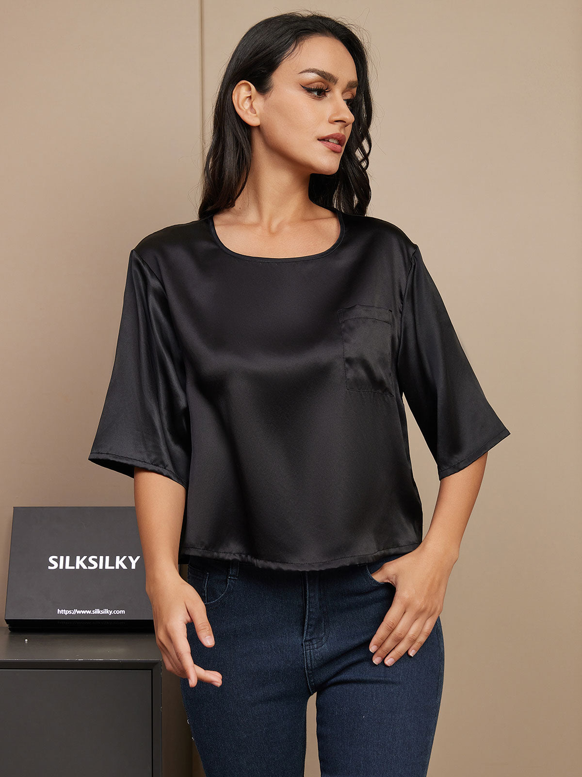 SilkSilky IT Seta pura A metà Scollatura a barca Magliette donna Nero 004