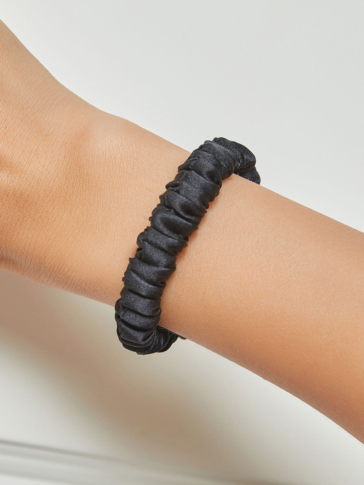 [Nero] SilkSilky-IT 19Momme Scrunchie 001