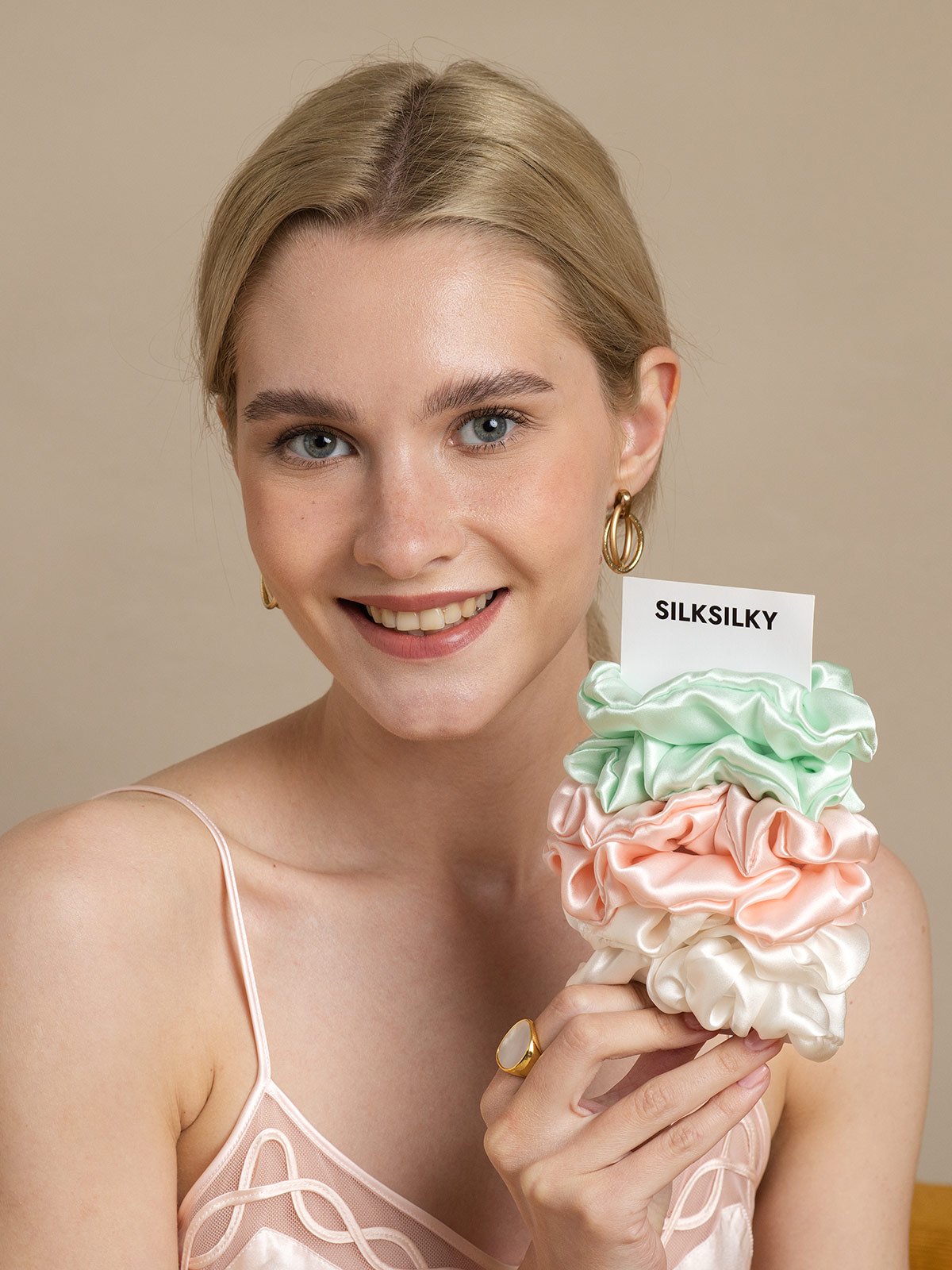 [Group2] SilkSilky-IT Scrunchie 001