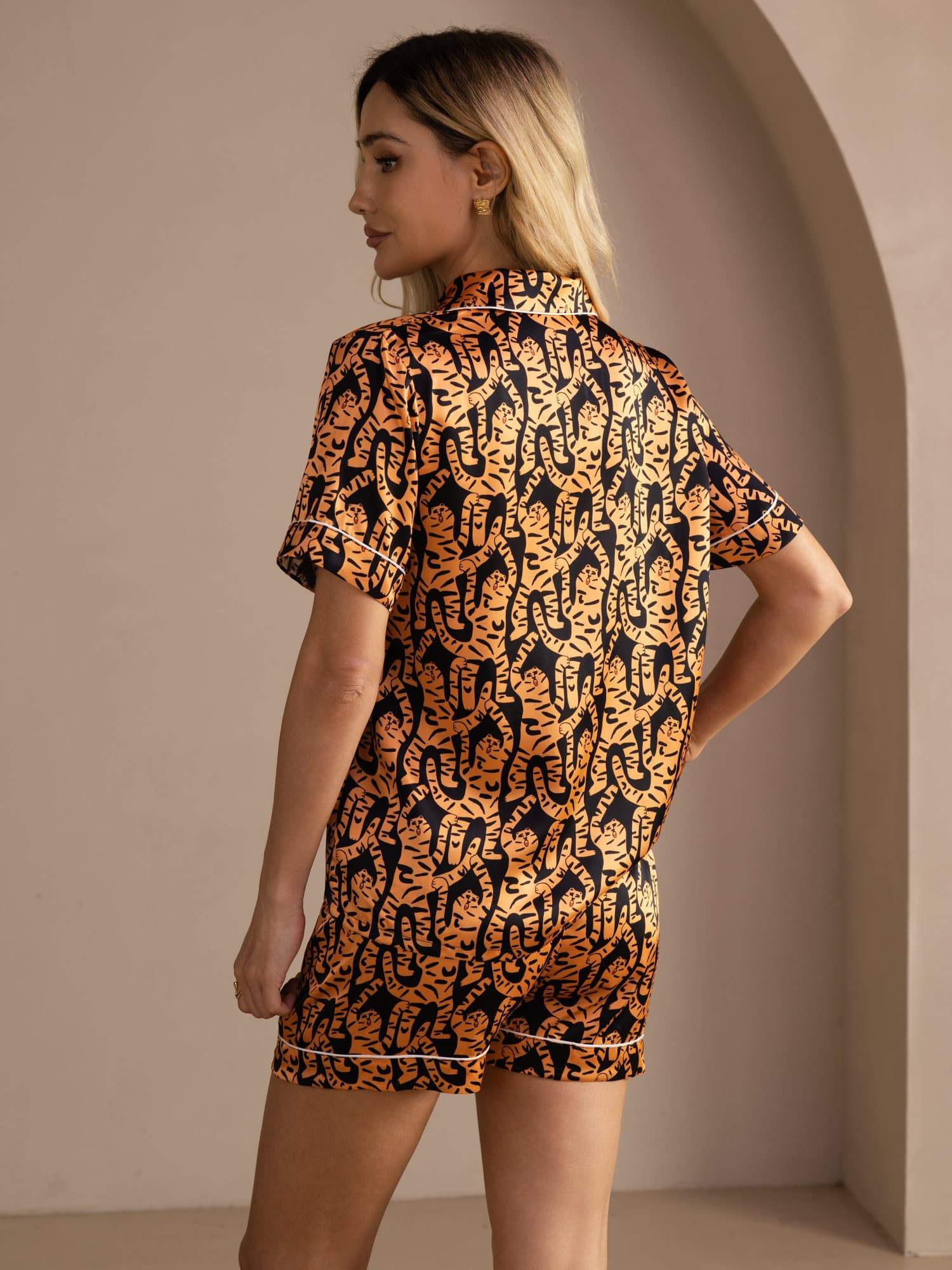 [Tigre Nera] SilkSilky-IT Short Sleeve Lapel Collar Pigiami da donna 002