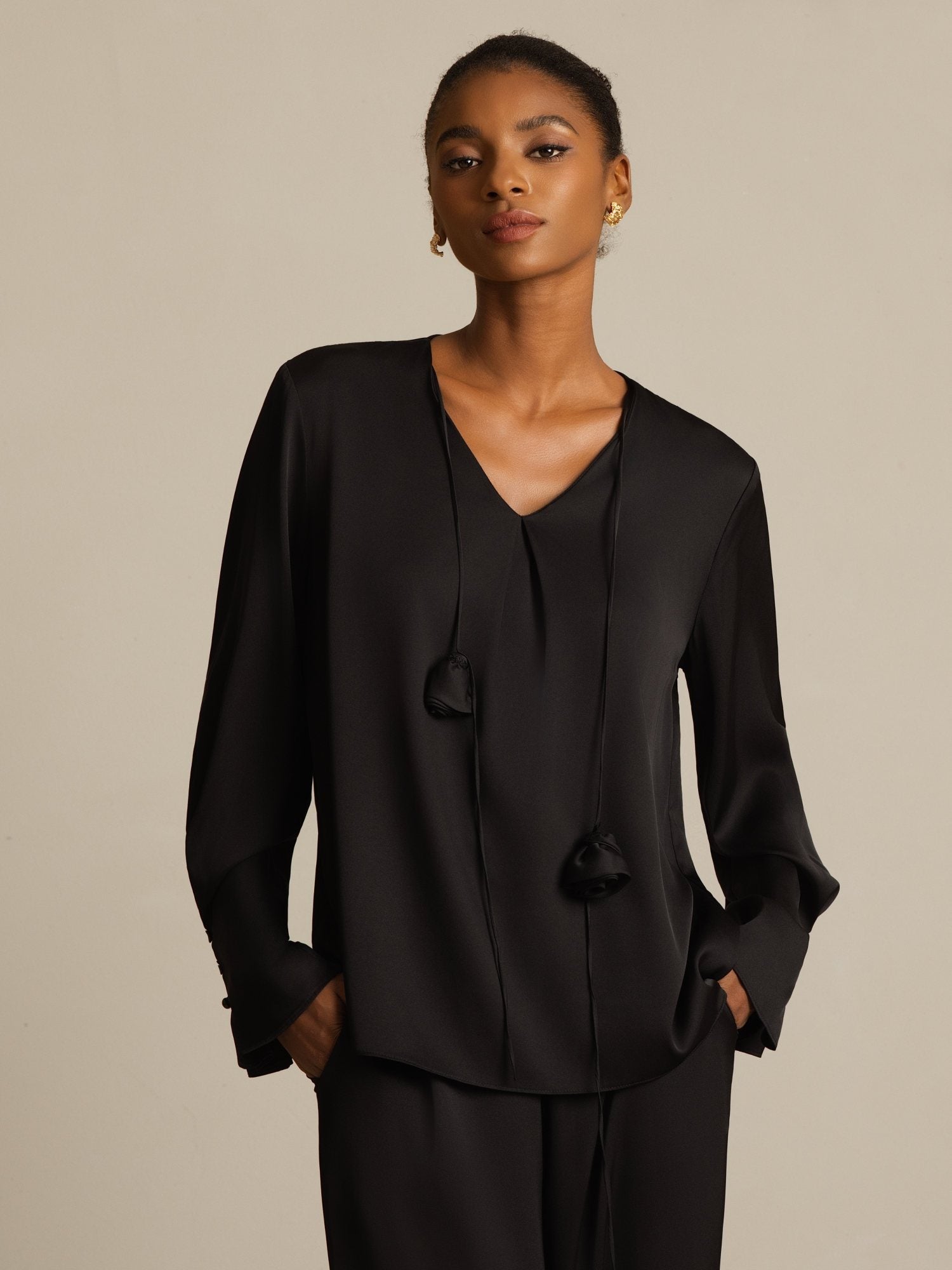 [Nero] SilkSilky-IT 19Momme Seta Manica lunga Scollo a V Camicette 001