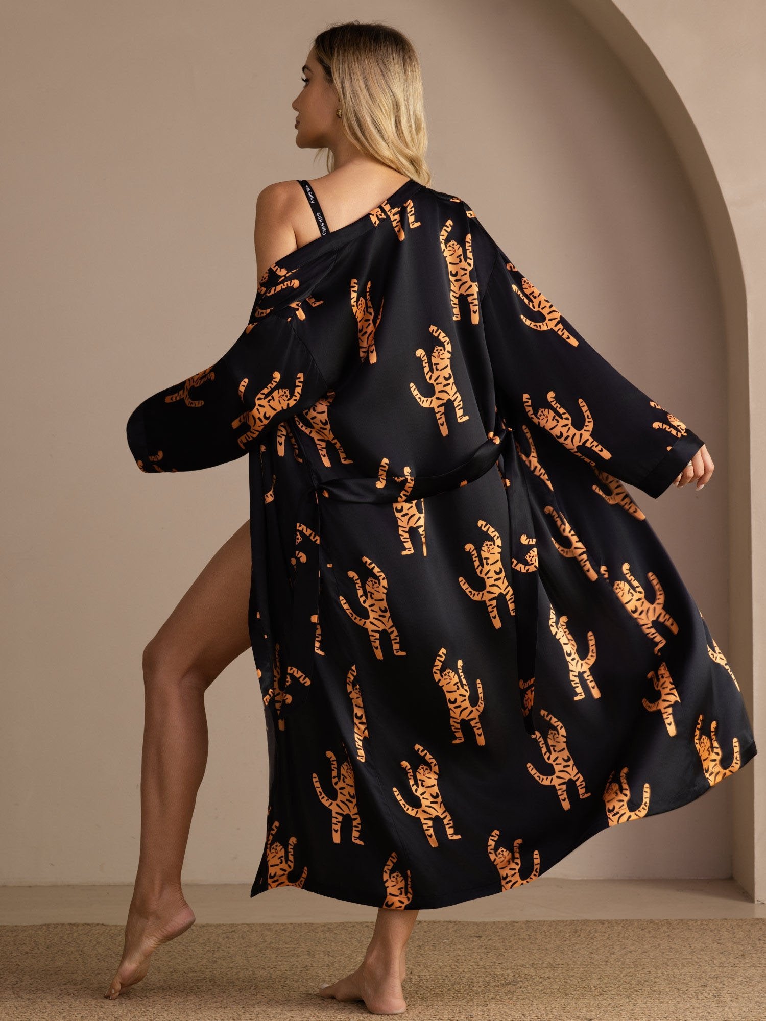 [Tigre Nera] SilkSilky-IT Long Sleeve Womens Robe 002