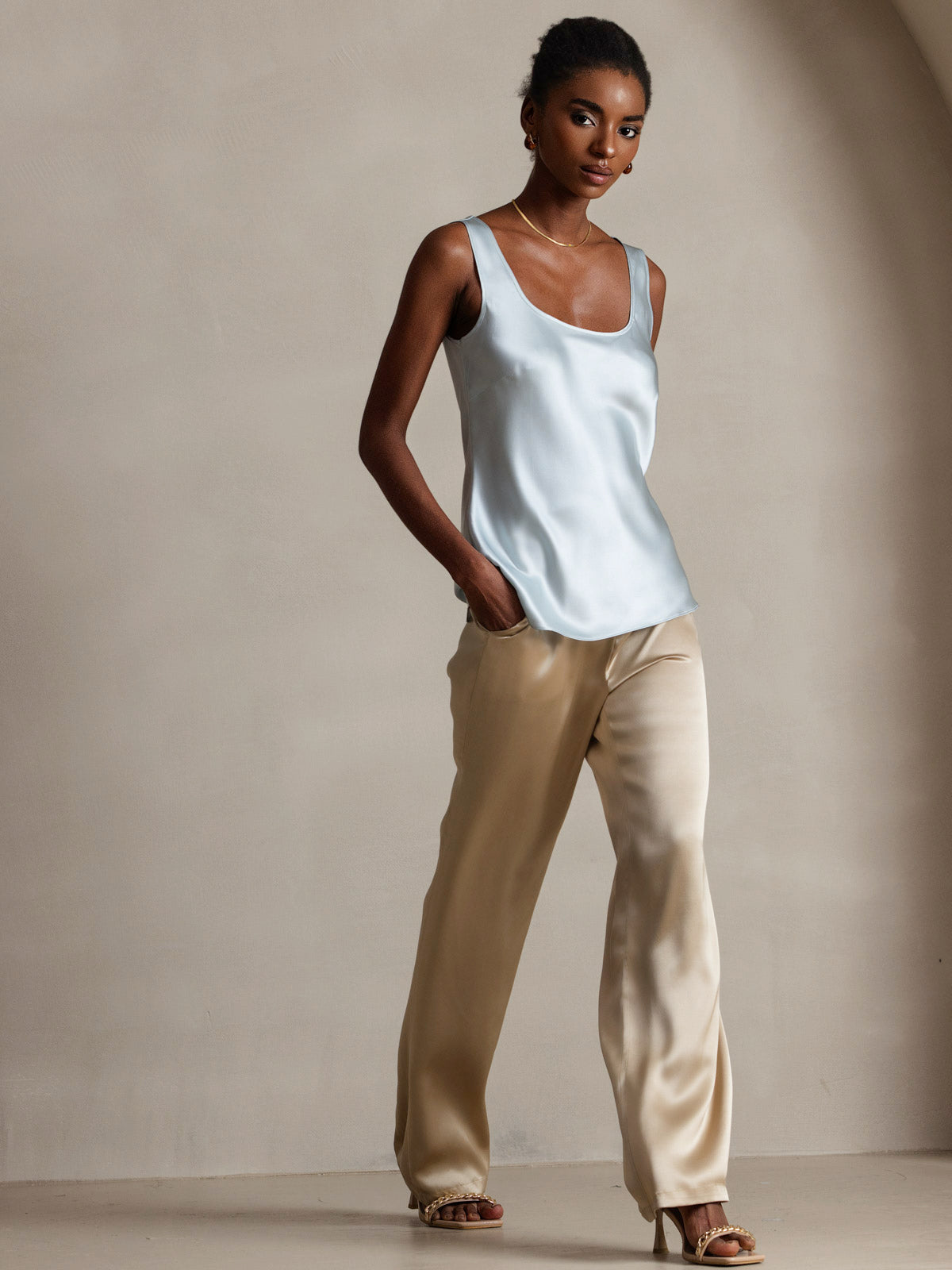 [Azzurro] SilkSilky-IT 19Momme Senza maniche Scollo A Coppa Cami 003