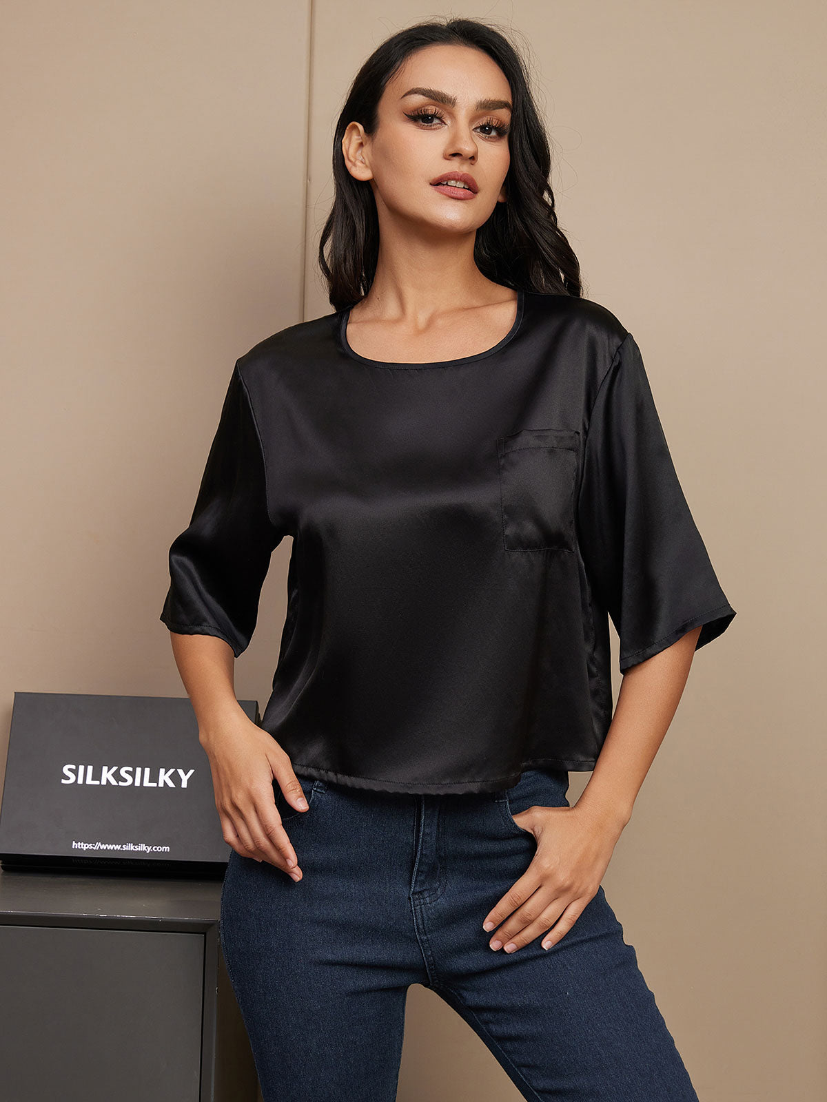 SilkSilky IT Seta pura A metà Scollatura a barca Magliette donna Nero 001