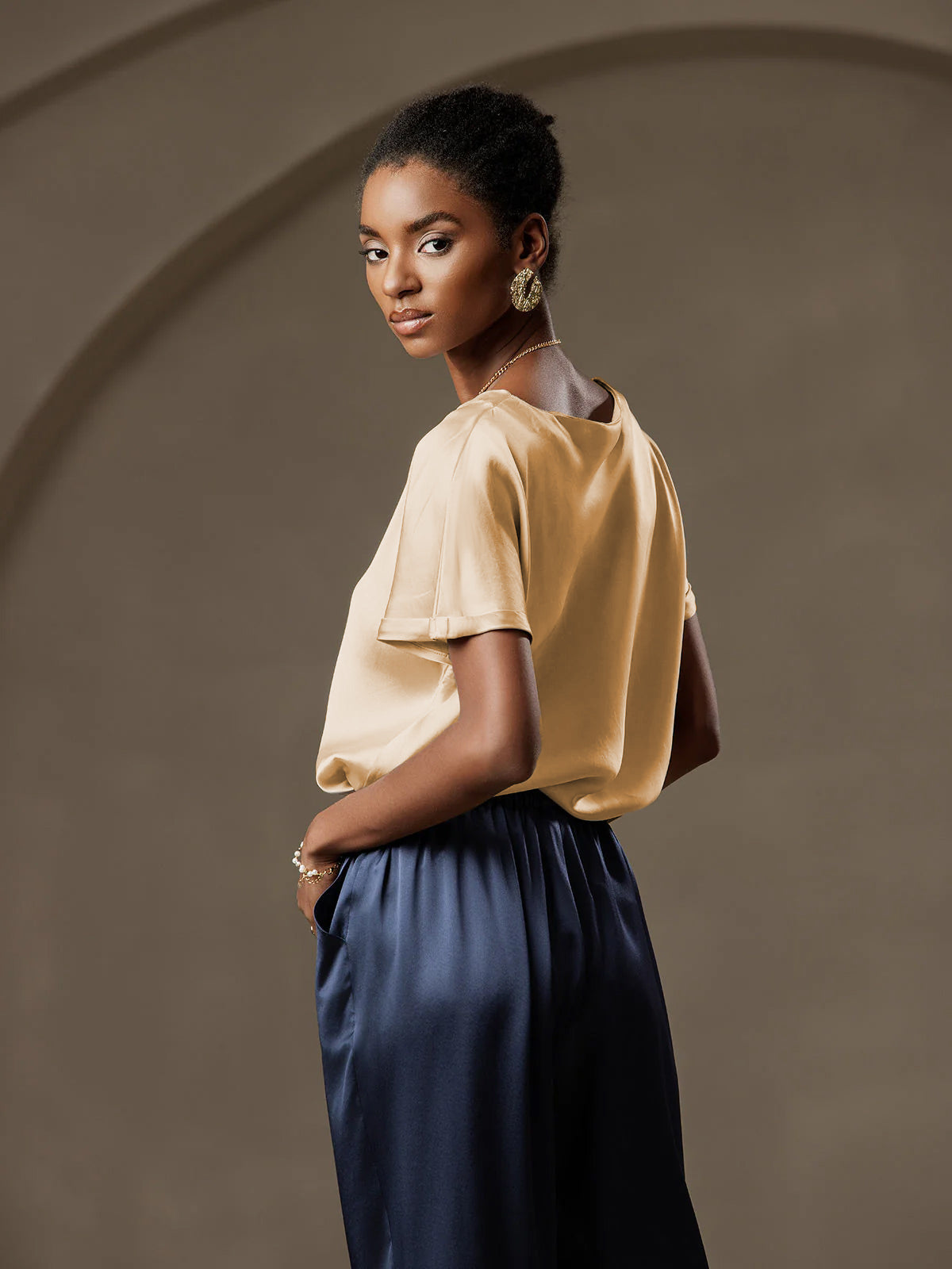 [Champagne] SilkSilky-IT 19Momme Seta Womens T-Shirt 004