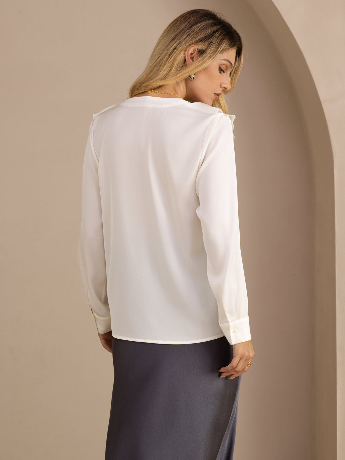 [Bianco] SilkSilky-IT Long Sleeve Deep V Neck Bluse 002