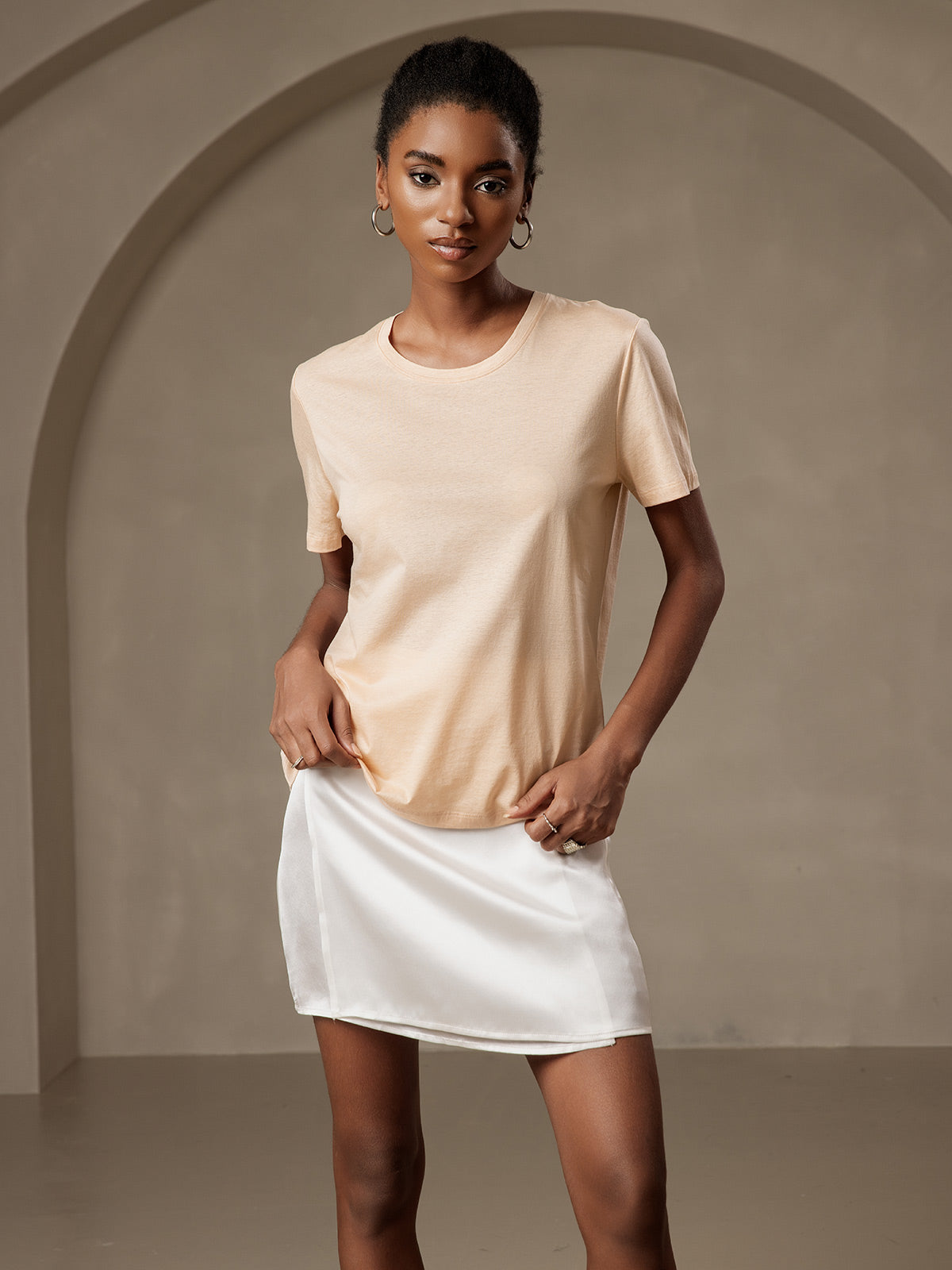 [Beige] SilkSilky-IT Maglia di seta Maniche Corte Round Neck Magliette donna 004