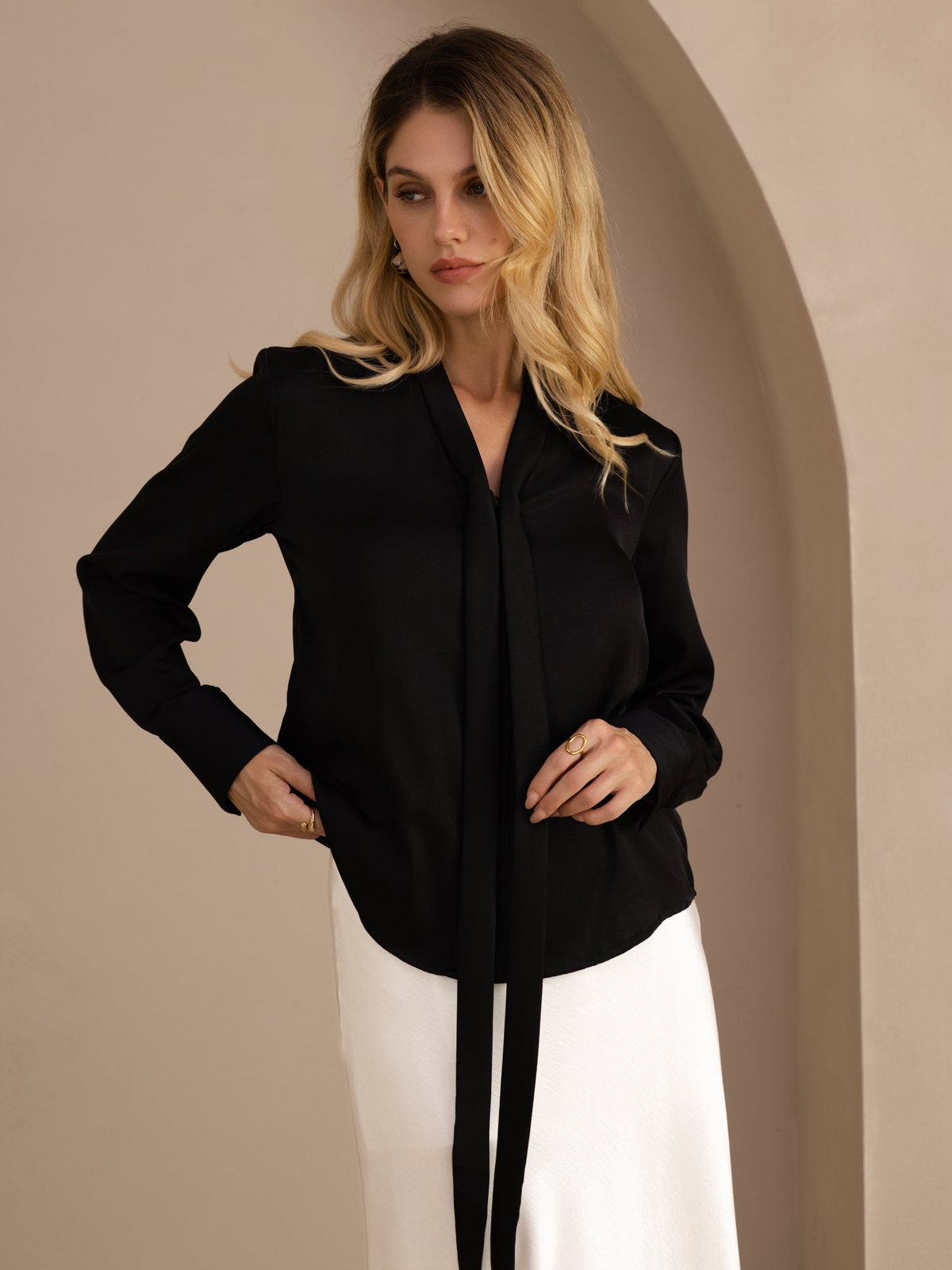 [Nero] SilkSilky-IT Long Sleeve Tie Neck Bluse 002