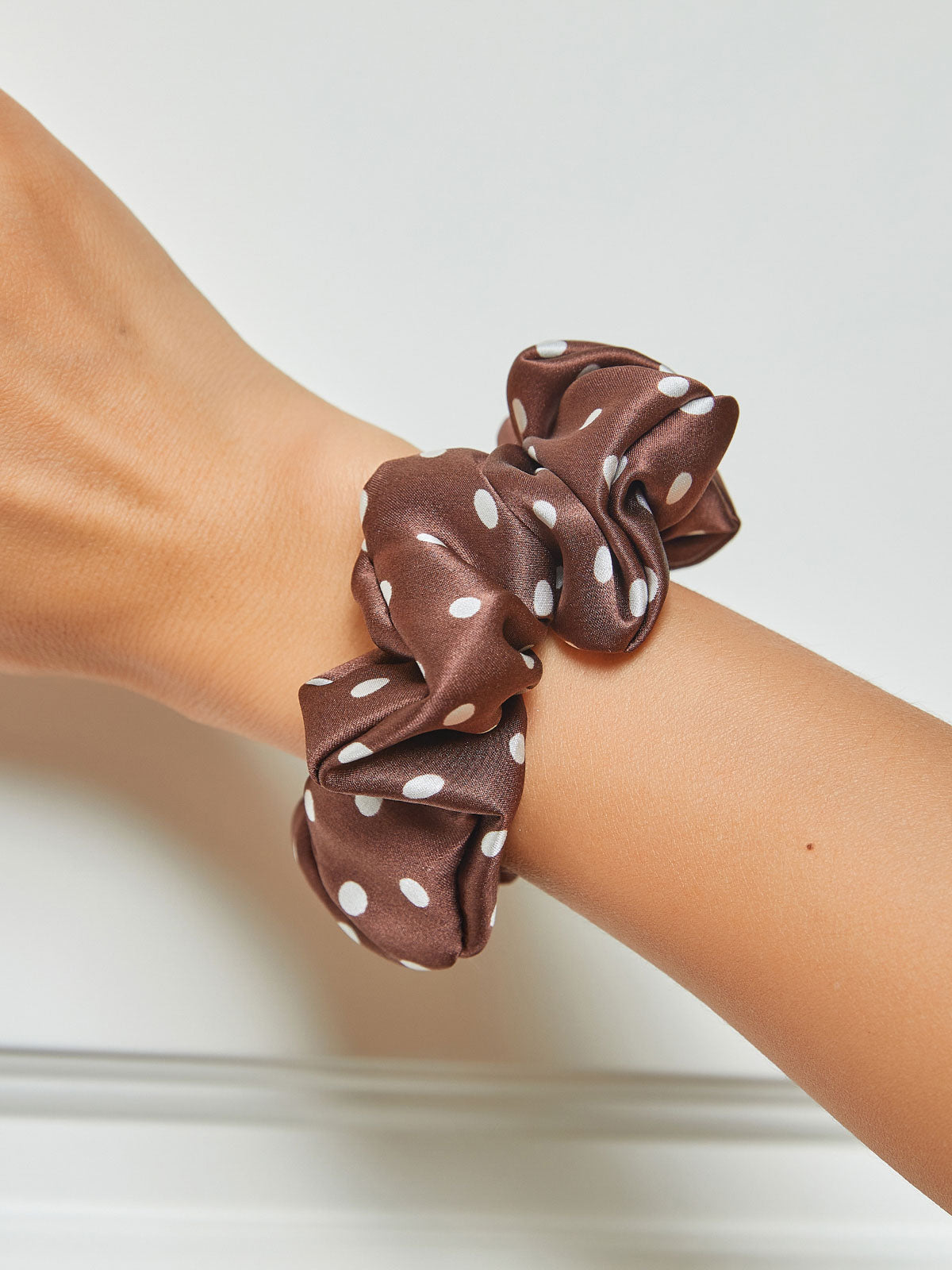 SilkSilky IT 19Momme Seta pura Scrunchie Caffè 001