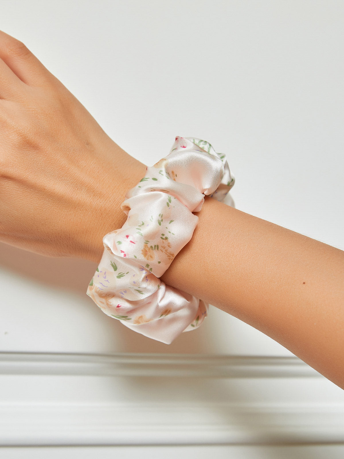 [Rosa Chiaro] SilkSilky-IT 19Momme Seta pura Scrunchie 001